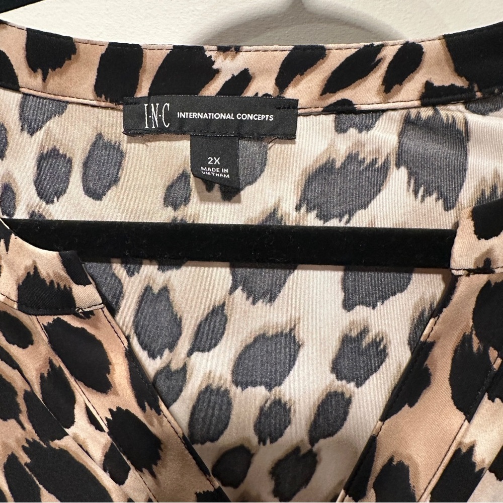 INC International Concepts Beige and Black Leopard Print Blouse with Zip Pockets - Picture 4 of 8